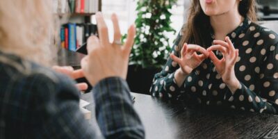 Il potere del linguaggio dei segni: migliorare la comunicazione e l’inclusione