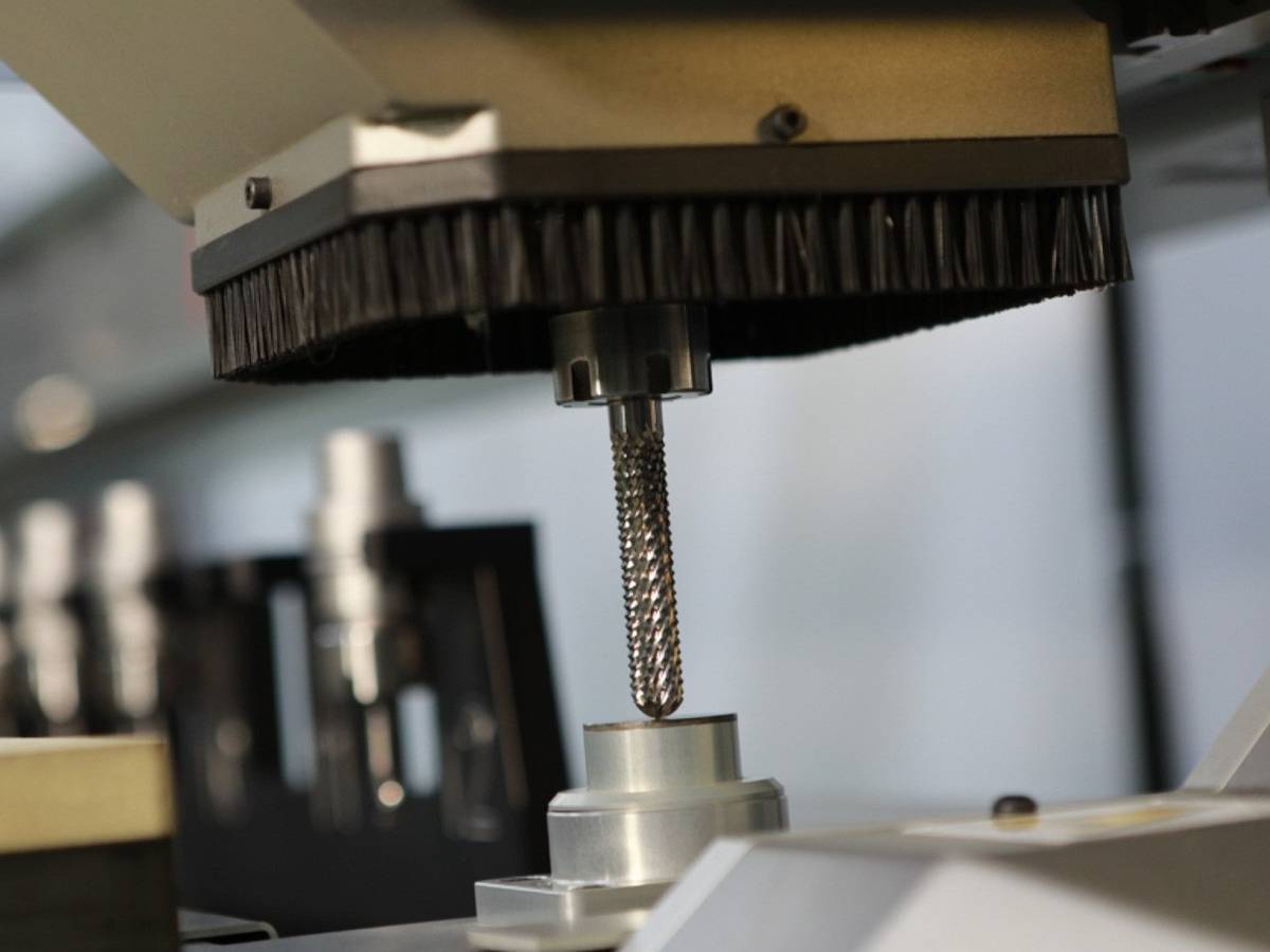 When to Use gantry type machine tools Instead of Standard CNC Machines